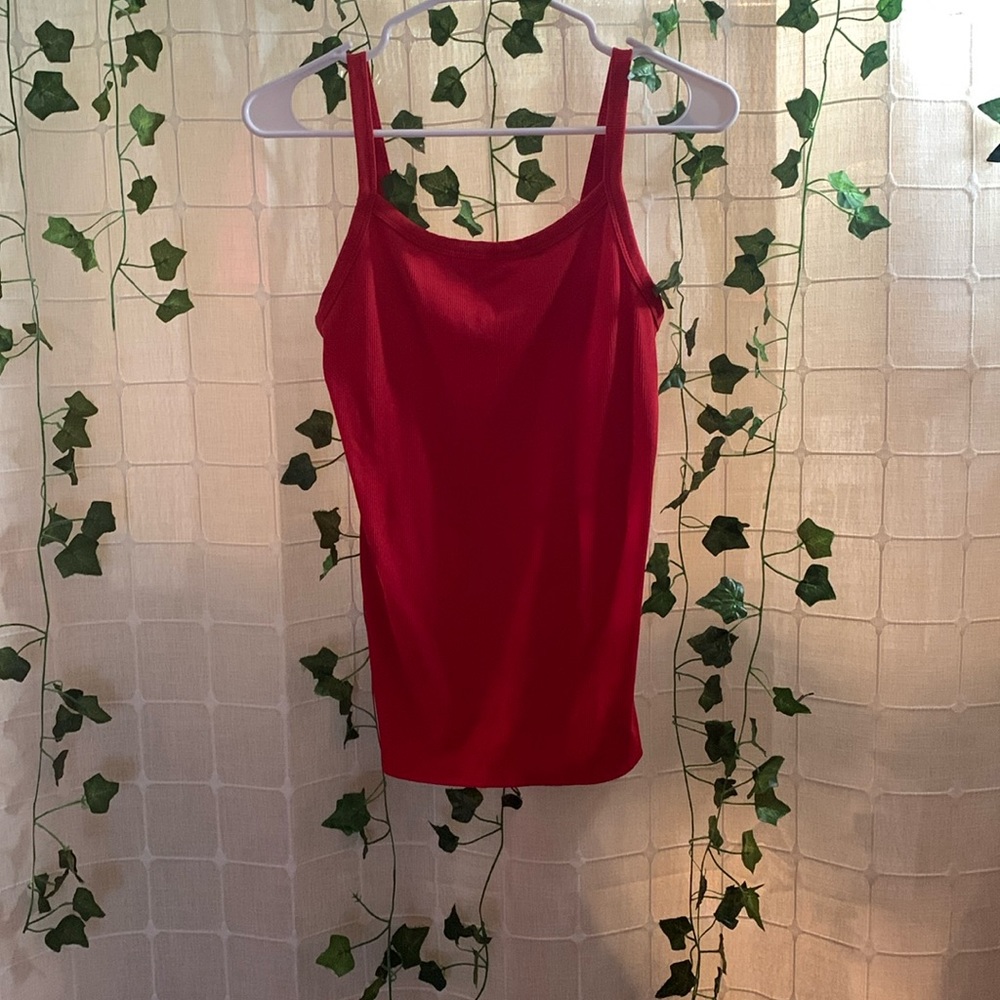 i’m selling this tank top